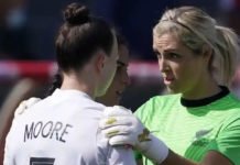 Meikayla Moore marque trois buts contre son camp en un match