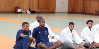 Achraf Hakimi s’essaie au Judo face à Teddy Riner (vidéo) Hakimi_Kimono