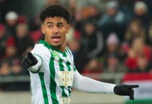 Ryan Mmaee savoure la victoire du FTC en Ligue Europa Ryan Mmaee