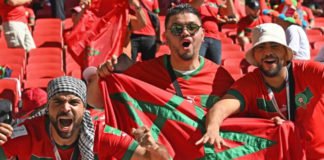 Le paradoxe marocain : une sélection mondiale, des clubs à la traîne Supporters marocains