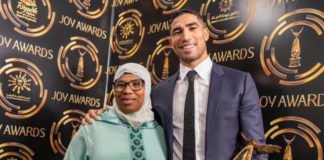 Joy Awards 2023 : Achraf Hakimi sacré meilleur sportif arabe Achraf Hakimi et sa maman