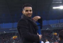 M’bark Boussoufa donne le coup d’envoi du match Gantoise – Anderlecht Boussoufa
