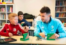 Oussama Idrissi retourne à l’école pour un cours de programmation Oussama Idrissi