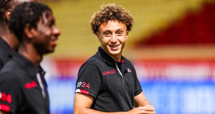 Naples suit de très près Eliesse Ben Seghir
