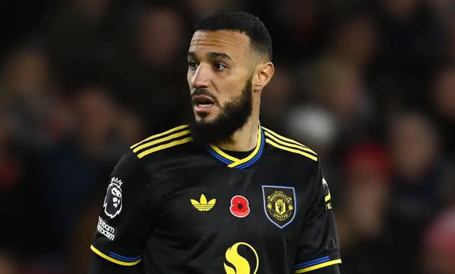 Manchester United : Noussair Mazraoui en décalage avec le système ? Noussair Mazraoui