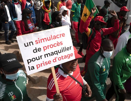 Sénégal : entre accusations dans la rue et demande officielle de grâce royale